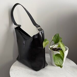 Gucci Sleek Black Leather Shoulder Bag Vintage